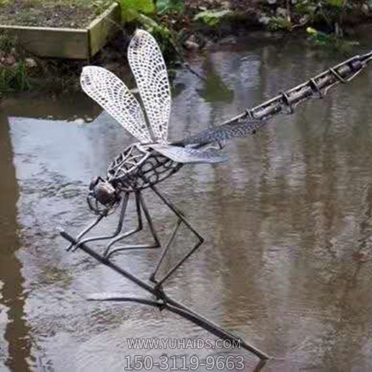 不銹鋼金屬鏤空抽象蜻蜓雕塑
