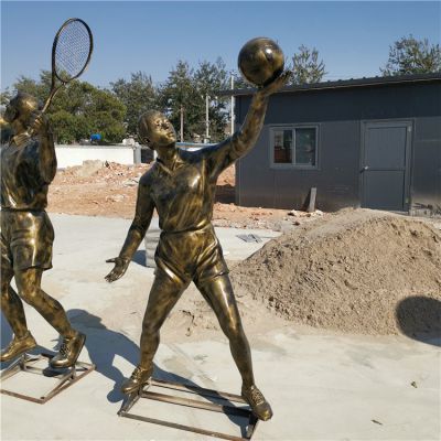 校園廣場玻璃鋼仿銅遠動打球的人物雕塑