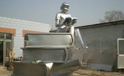 景區玻璃鋼女孩坐著書本上的讀書雕塑