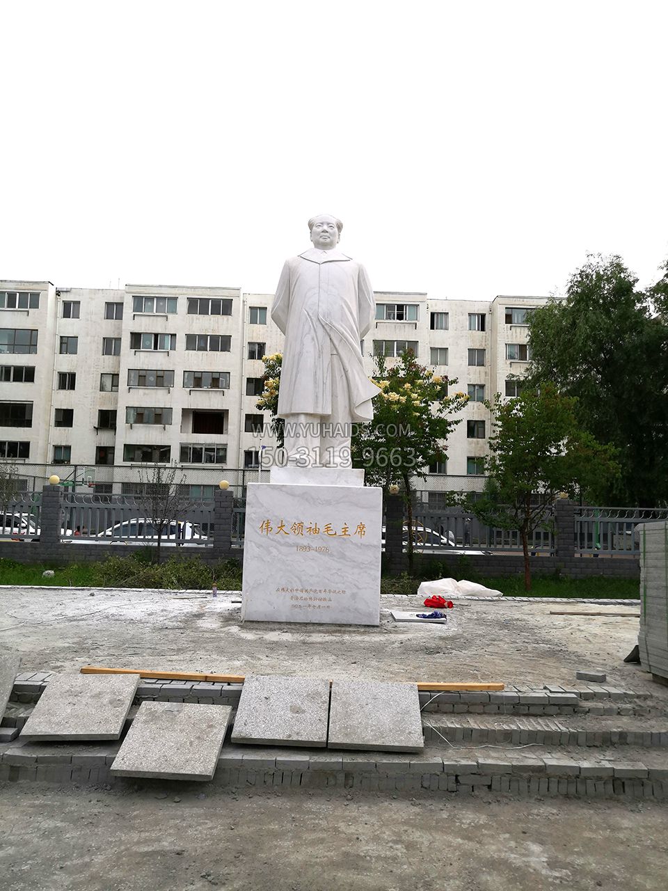 青海西寧石油博物館毛主席漢白玉石雕偉人像